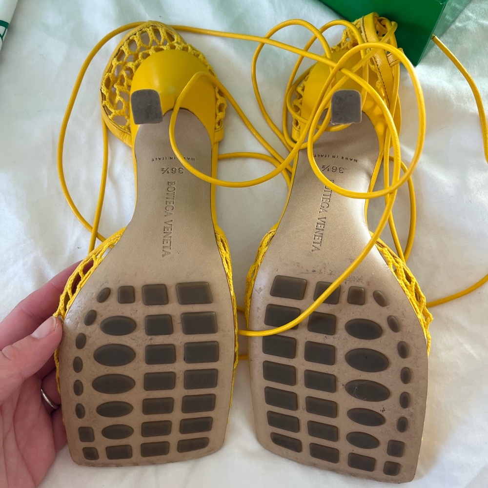 Bottega Veneta yellow mesh sandals size 36.5 - Picture 3 of 5
